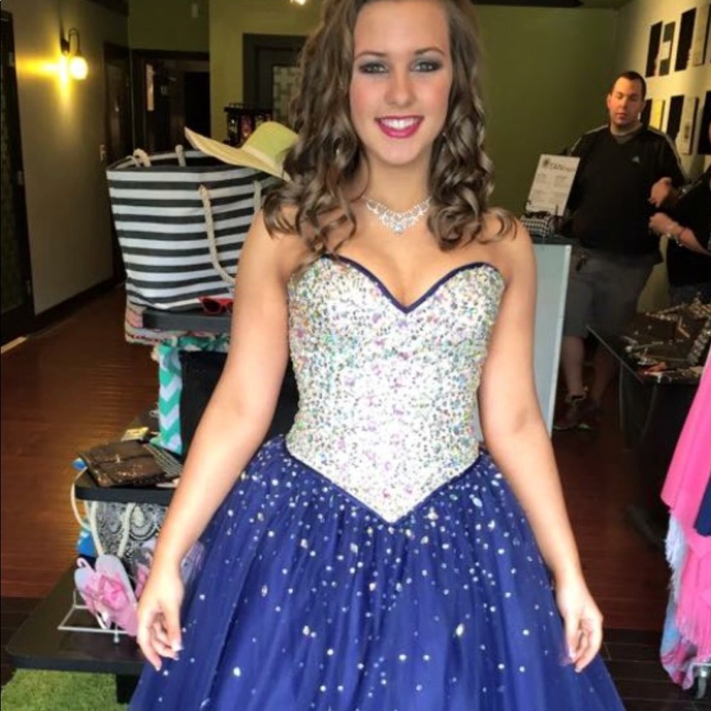 Stunning pageant or prom dress fits true size 6/8
